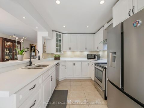 Photo 8 at 30 Moffat Crescent, Aurora Heights, Aurora
