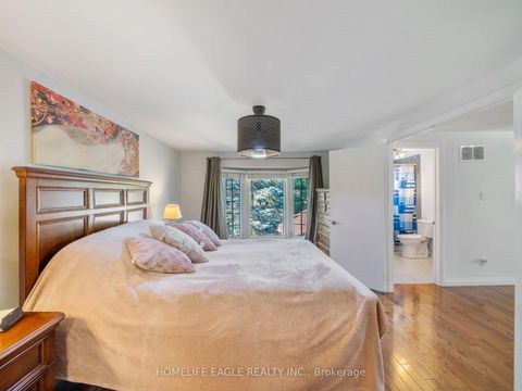 Photo 11 at 30 Moffat Crescent, Aurora Heights, Aurora