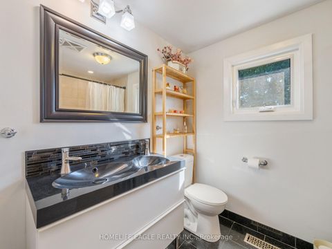 Photo 12 at 30 Moffat Crescent, Aurora Heights, Aurora