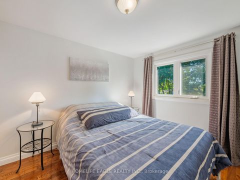 Photo 14 at 30 Moffat Crescent, Aurora Heights, Aurora