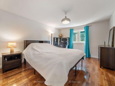 Photo 15 at 30 Moffat Crescent, Aurora Heights, Aurora