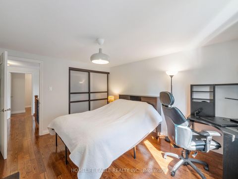 Photo 16 at 30 Moffat Crescent, Aurora Heights, Aurora