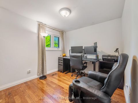 Photo 17 at 30 Moffat Crescent, Aurora Heights, Aurora