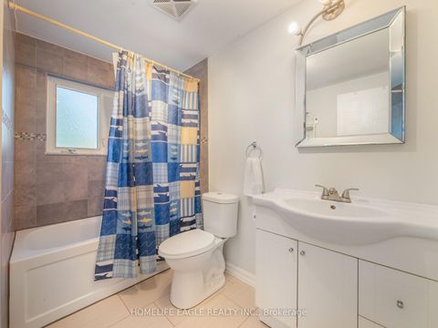 Photo 18 at 30 Moffat Crescent, Aurora Heights, Aurora