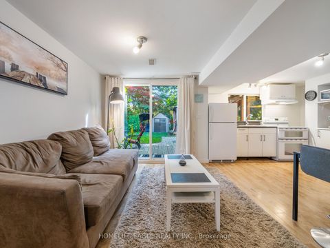 Photo 19 at 30 Moffat Crescent, Aurora Heights, Aurora