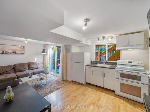 Photo 20 at 30 Moffat Crescent, Aurora Heights, Aurora