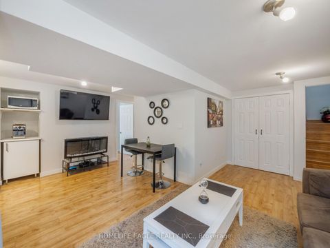 Photo 21 at 30 Moffat Crescent, Aurora Heights, Aurora