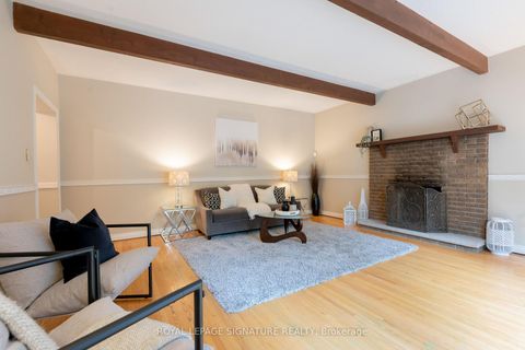 Photo 2 at 7 Willowood Court, Don Valley Village, Toronto