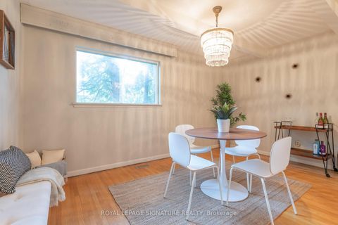 Photo 5 at 7 Willowood Court, Don Valley Village, Toronto