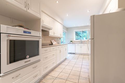 Photo 9 at 7 Willowood Court, Don Valley Village, Toronto