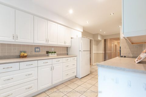 Photo 10 at 7 Willowood Court, Don Valley Village, Toronto