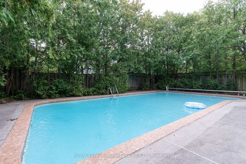 Photo 27 at 7 Willowood Court, Don Valley Village, Toronto