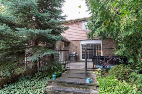 Photo 30 at 7 Willowood Court, Don Valley Village, Toronto