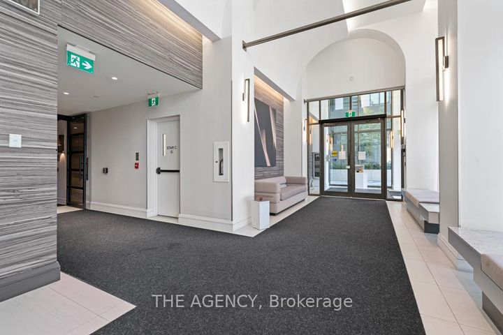 Photo 2 at 4506 - 39 Roehampton Avenue, Mount Pleasant West, Toronto