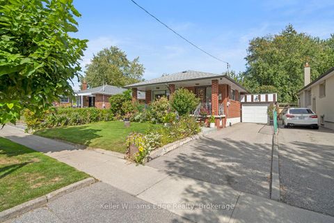 Photo 1 at 11 Calumet Crescent, Woburn, Toronto