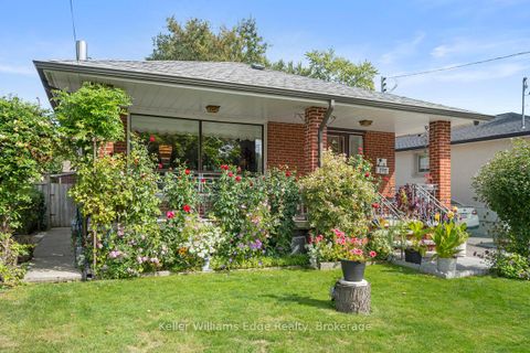 Photo 3 at 11 Calumet Crescent, Woburn, Toronto