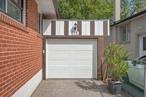 Photo 4 at 11 Calumet Crescent, Woburn, Toronto