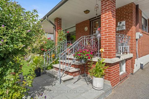 Photo 5 at 11 Calumet Crescent, Woburn, Toronto