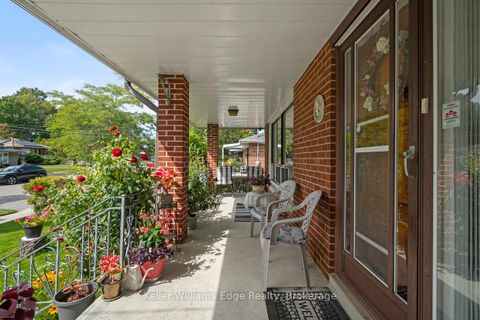 Photo 7 at 11 Calumet Crescent, Woburn, Toronto