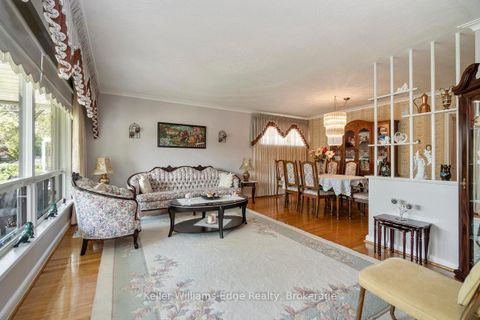 Photo 10 at 11 Calumet Crescent, Woburn, Toronto