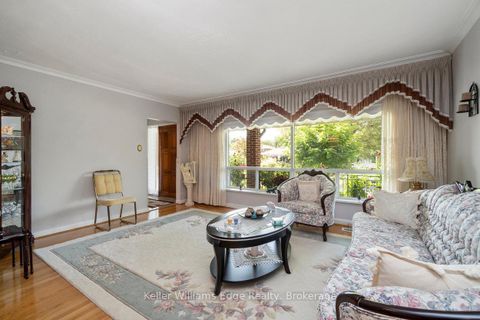 Photo 11 at 11 Calumet Crescent, Woburn, Toronto