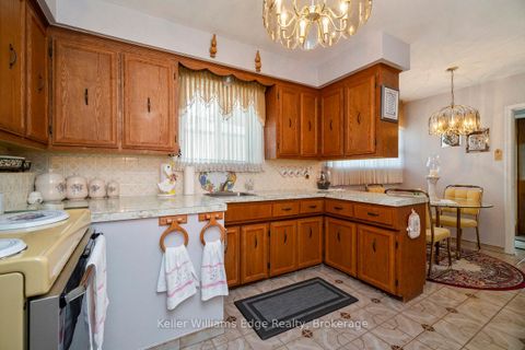 Photo 15 at 11 Calumet Crescent, Woburn, Toronto