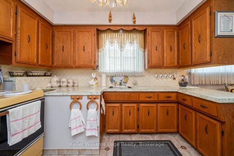 Photo 16 at 11 Calumet Crescent, Woburn, Toronto
