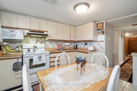 Photo 35 at 11 Calumet Crescent, Woburn, Toronto