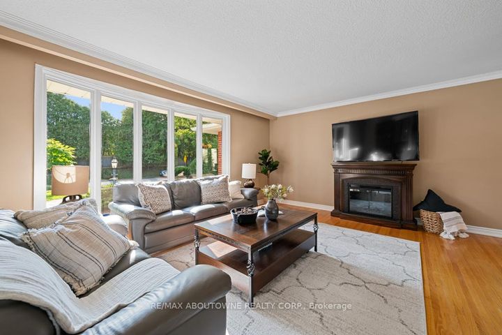 Photo 4 at 1605 Venetia Drive, SW Southwest, Oakville