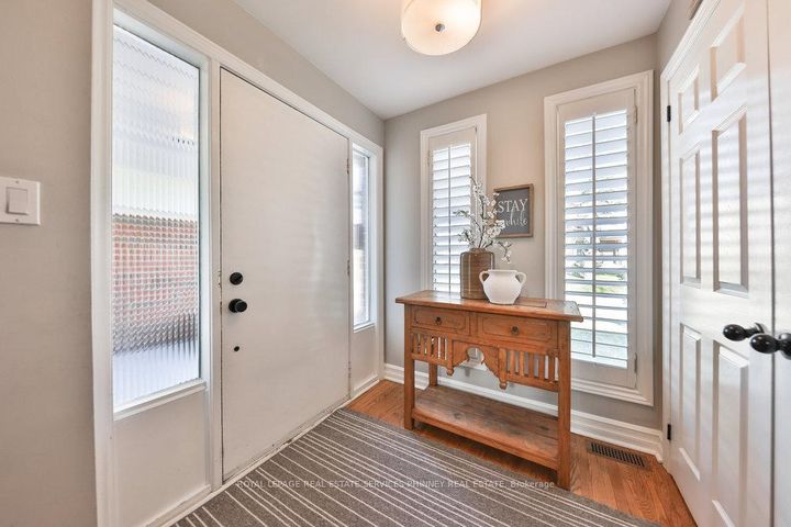 Photo 3 at 886 Whitney Drive, Lakeview, Mississauga