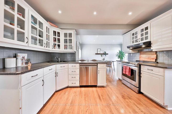 Photo 7 at 886 Whitney Drive, Lakeview, Mississauga