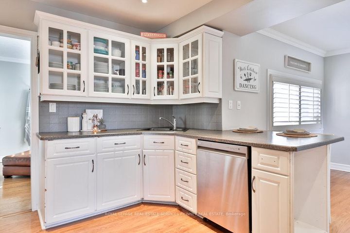 Photo 8 at 886 Whitney Drive, Lakeview, Mississauga