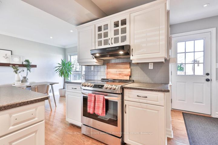 Photo 9 at 886 Whitney Drive, Lakeview, Mississauga