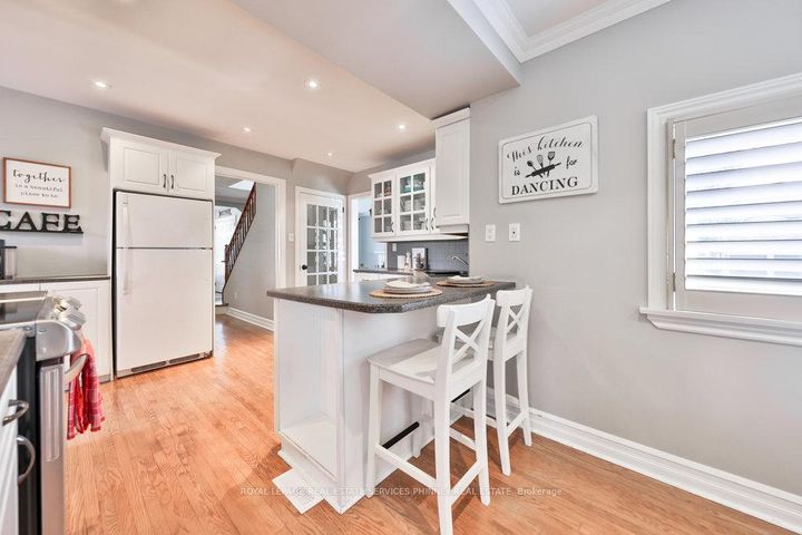 Photo 11 at 886 Whitney Drive, Lakeview, Mississauga