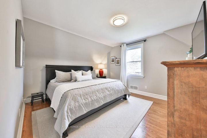 Photo 18 at 886 Whitney Drive, Lakeview, Mississauga