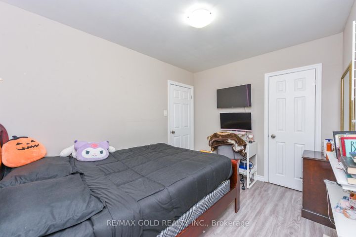 Photo 13 at 11 Dudley Place, Southgate, Brampton