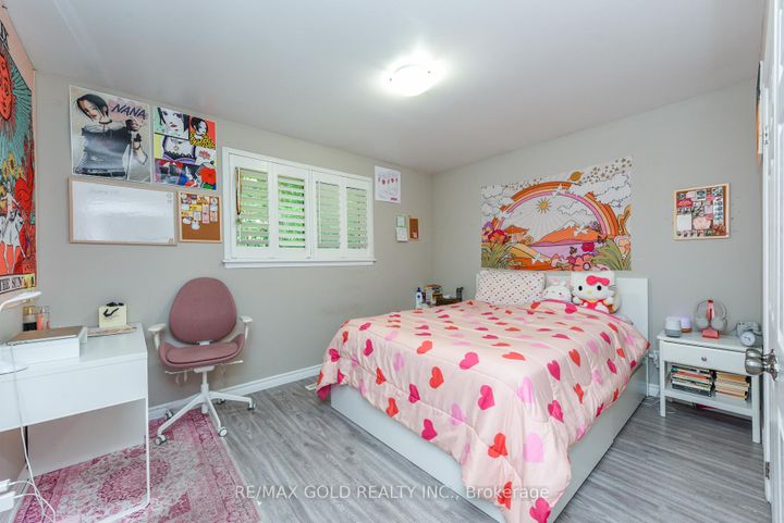 Photo 15 at 11 Dudley Place, Southgate, Brampton