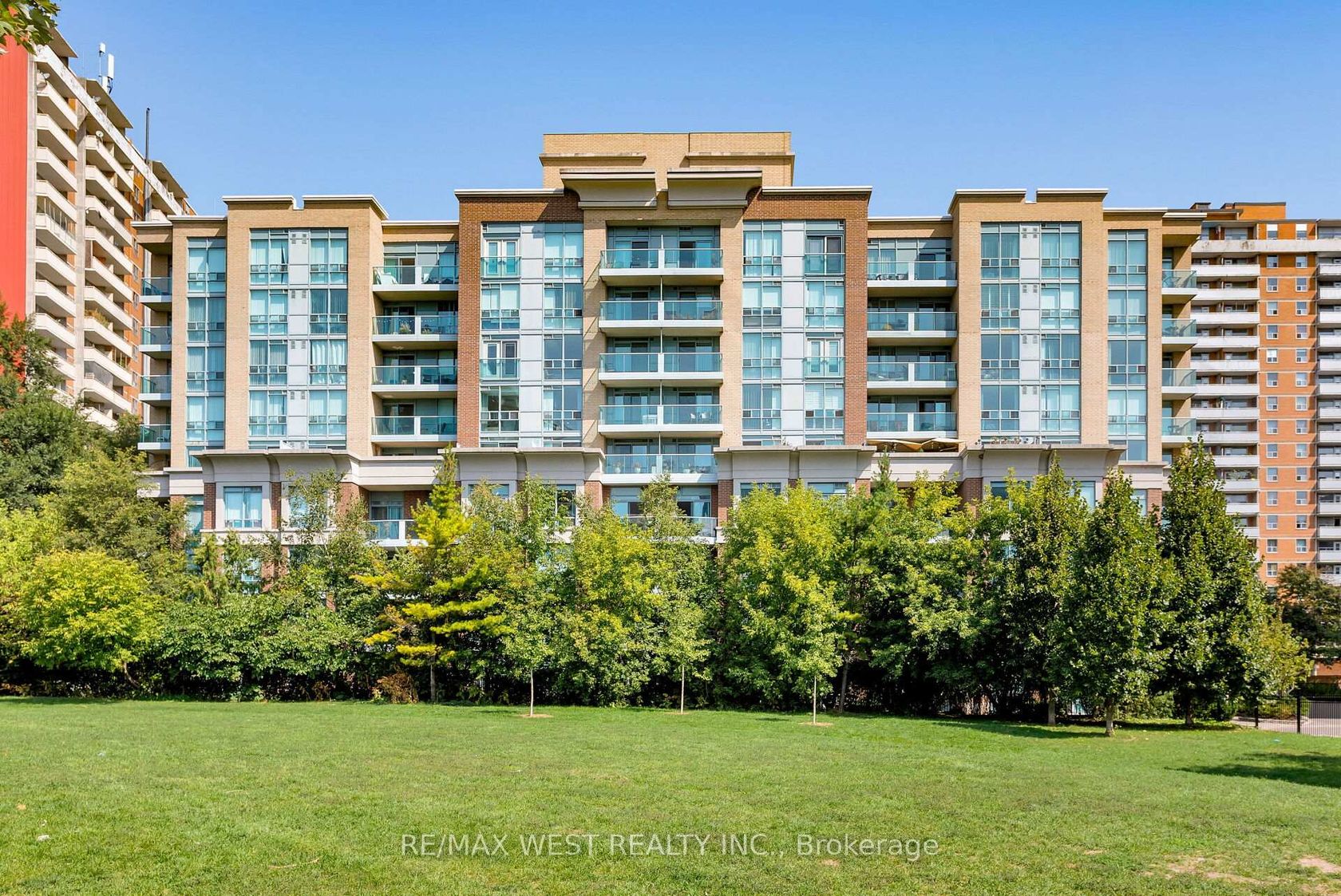 806 - 17 Michael Power Place, City Centre West, Toronto 