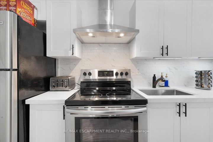 Photo 9 at 133 Frederick Avenue, Crown Point, Hamilton