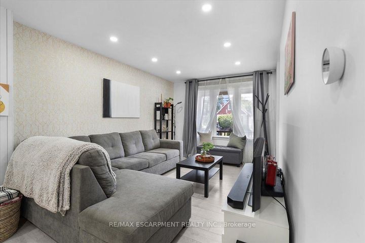 Photo 10 at 133 Frederick Avenue, Crown Point, Hamilton