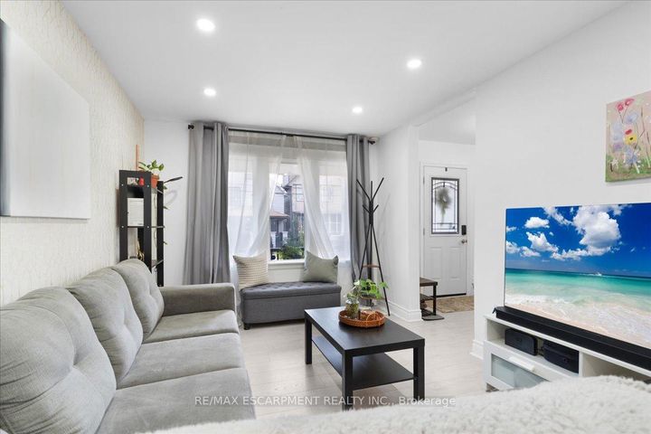 Photo 11 at 133 Frederick Avenue, Crown Point, Hamilton