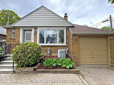 Photo 0 at 3 Kenrae Road, Leaside, Toronto