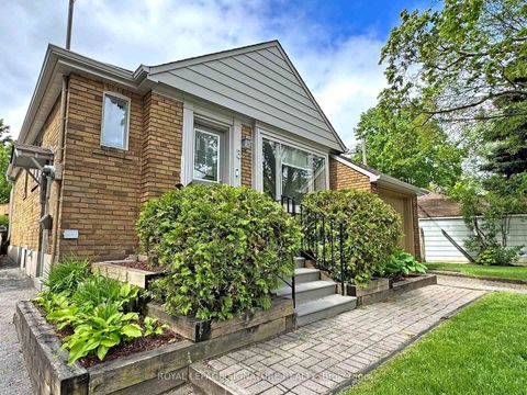 Photo 1 at 3 Kenrae Road, Leaside, Toronto