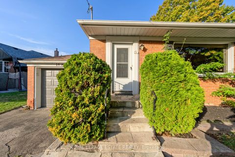 Photo 2 at 16 Ridgemoor Avenue, Cliffside, Toronto