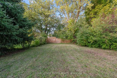 Photo 33 at 16 Ridgemoor Avenue, Cliffside, Toronto