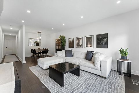 Photo 3 at 33 Murellen Crescent, Victoria Village, Toronto