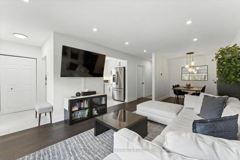 Photo 5 at 33 Murellen Crescent, Victoria Village, Toronto