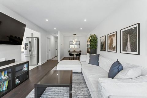 Photo 6 at 33 Murellen Crescent, Victoria Village, Toronto