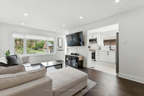 Photo 9 at 33 Murellen Crescent, Victoria Village, Toronto