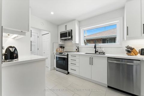 Photo 12 at 33 Murellen Crescent, Victoria Village, Toronto
